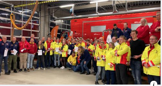 Reddingswerkers 1,5 jaar na werk in Limburgse ‘rampenfilm’ in zonnetje gezet