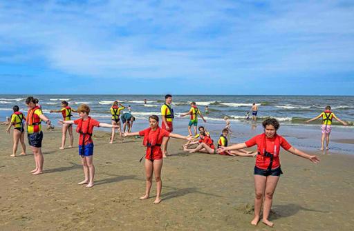 Strandwachten en lifeguards in opleiding